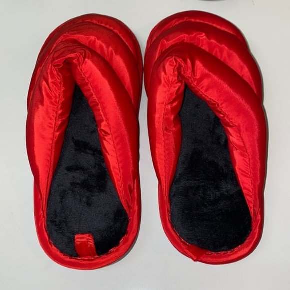 Red puffer slides - Picture 1 of 3